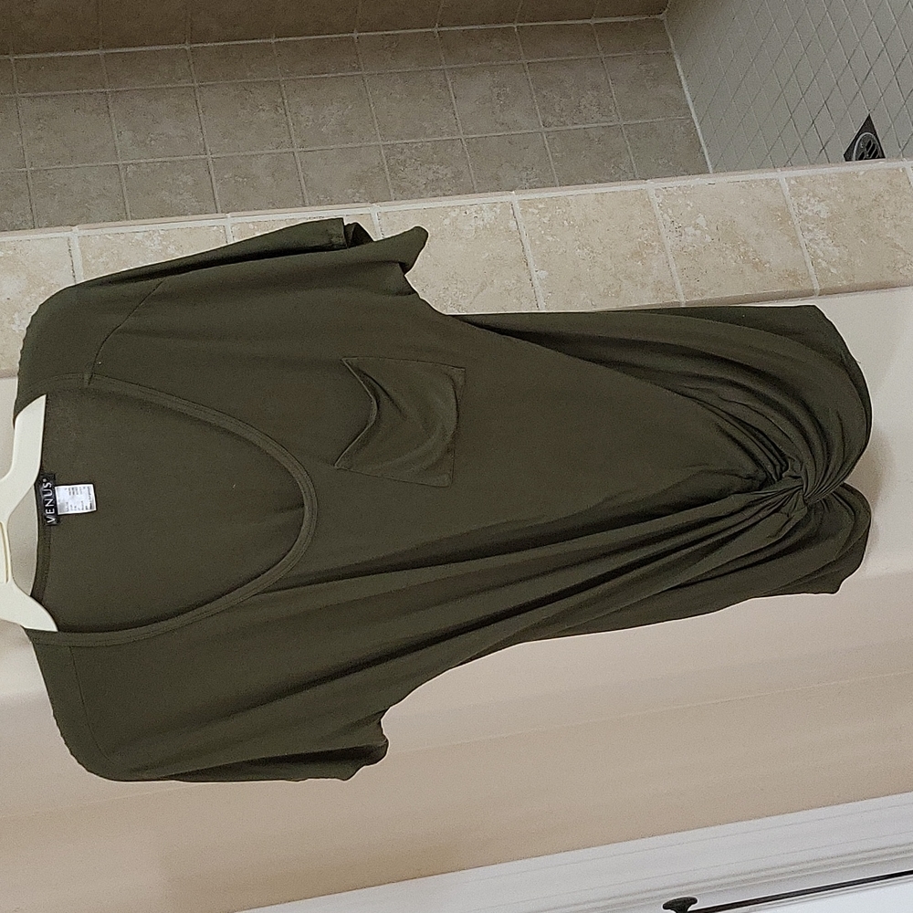 Navy green toed shirt